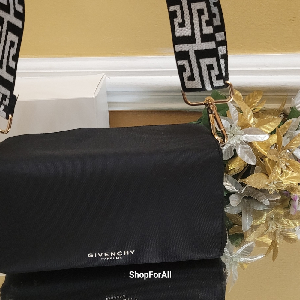 - Givenchy - Picture 15 of 16